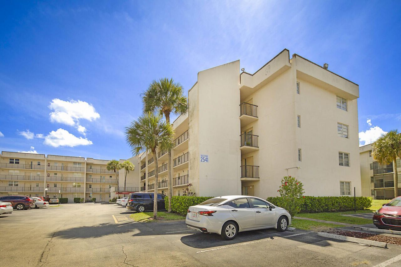 2541 Aragon Boulevard, Unit 202, Sunrise, FL 33322 Photo