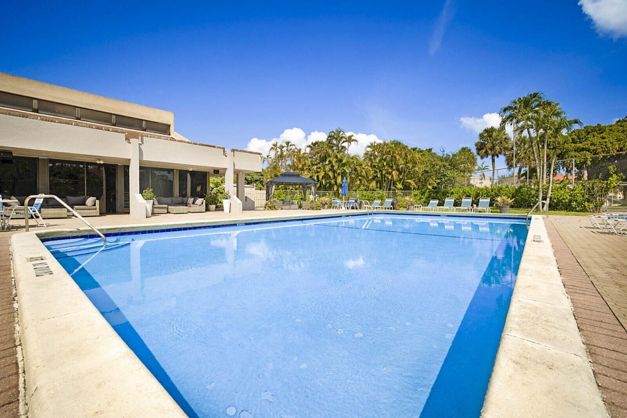 2541 Aragon Boulevard, Unit 202, Sunrise, FL 33322 Photo