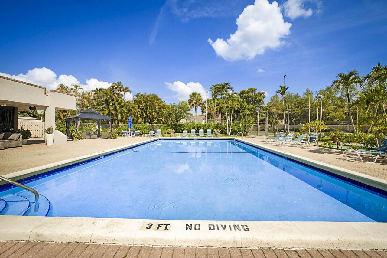 2541 Aragon Boulevard, Unit 202, Sunrise, FL 33322 Photo