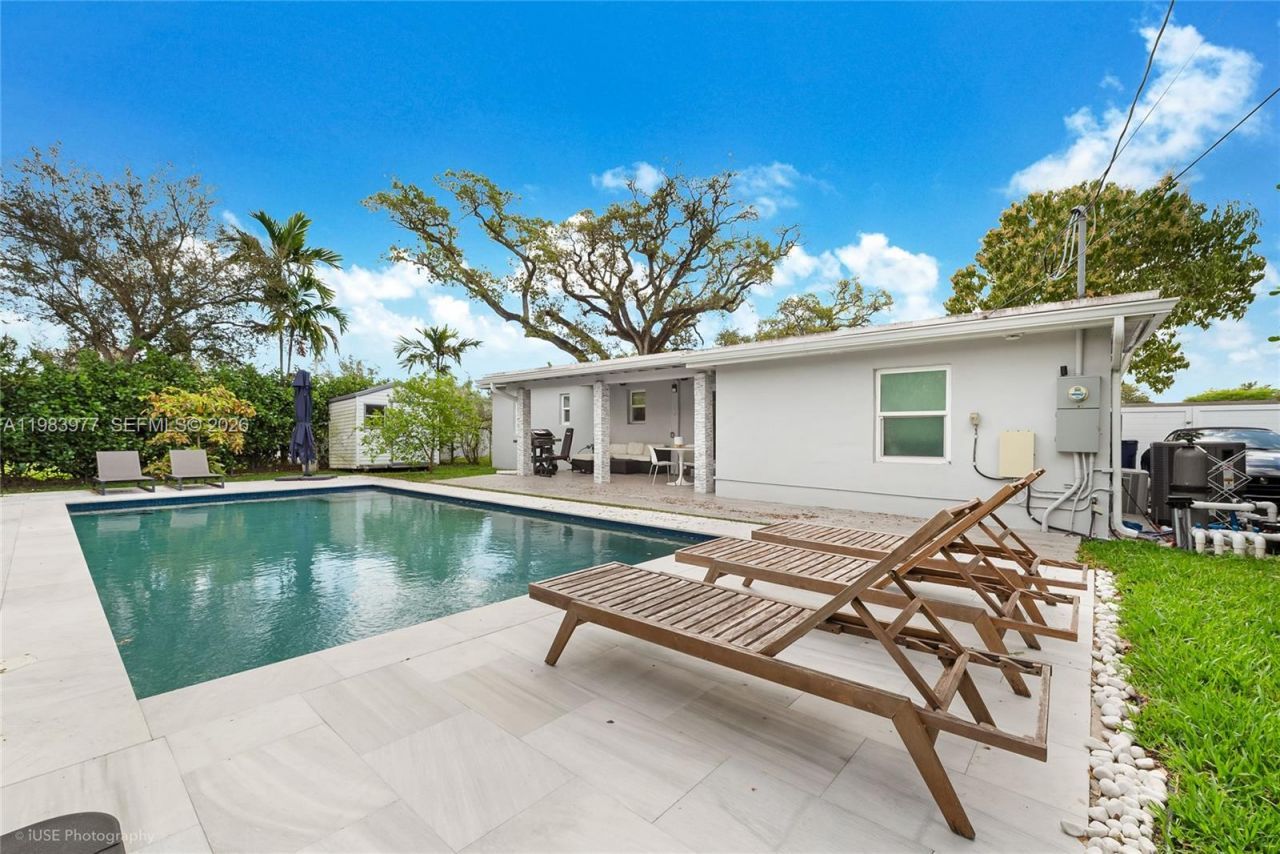 7235 SW 39th St , Miami, FL 33155 Photo