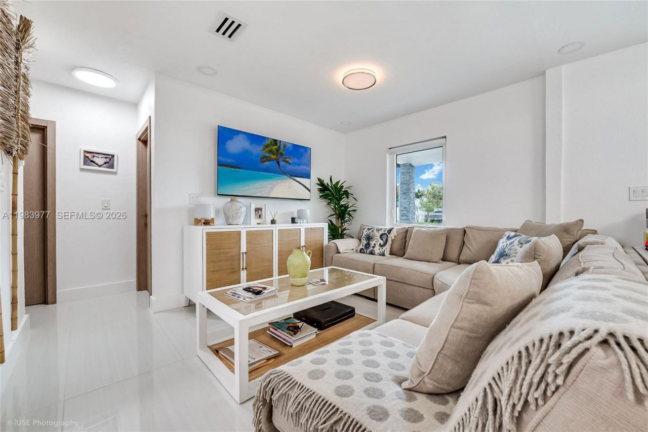 7235 SW 39th St , Miami, FL 33155 Photo