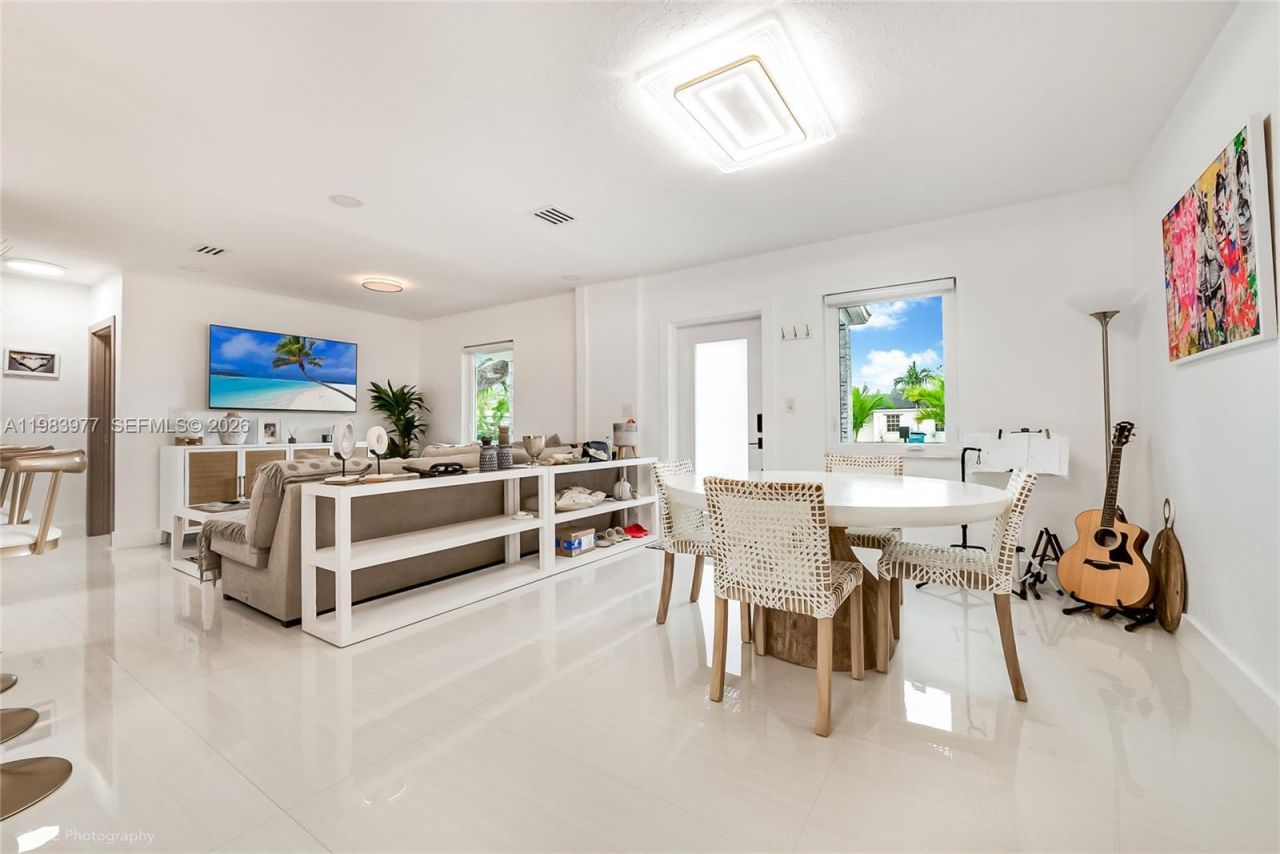 7235 SW 39th St , Miami, FL 33155 Photo