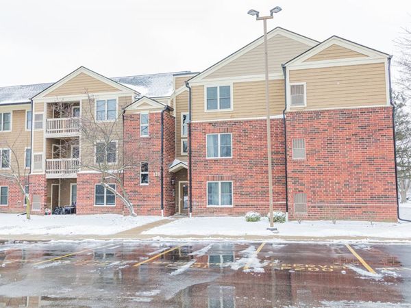 120 Glengarry Drive, Unit 112, Bloomingdale, IL 60108