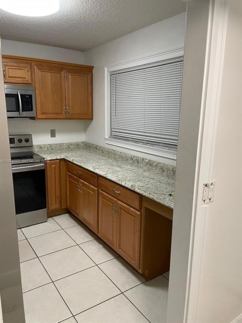 17000 NW 67th Ave, Unit 437, Hialeah, FL 33015 Photo