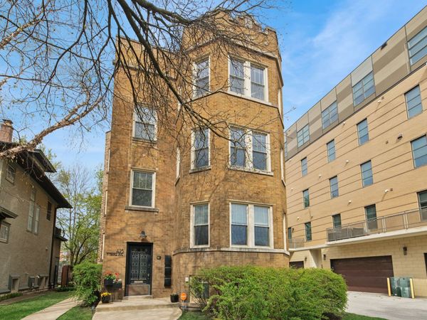 425 N MAPLE Avenue , Oak Park, IL 60302