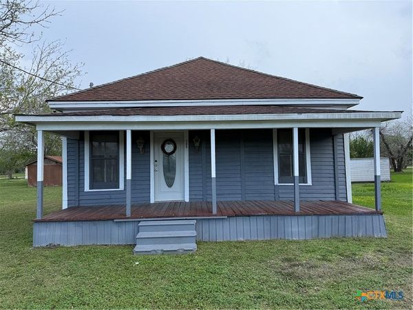 308 N Pumphrey Street , Edna, TX 77957