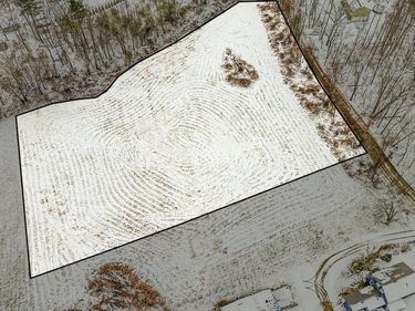 8 Walker Rd, North Brookfield, MA 01535