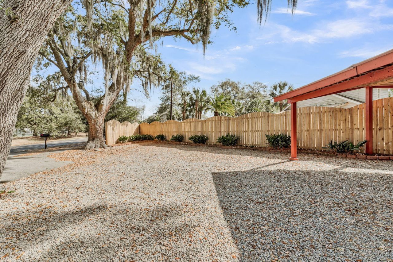 621 Fort Johnson Road Photo 17