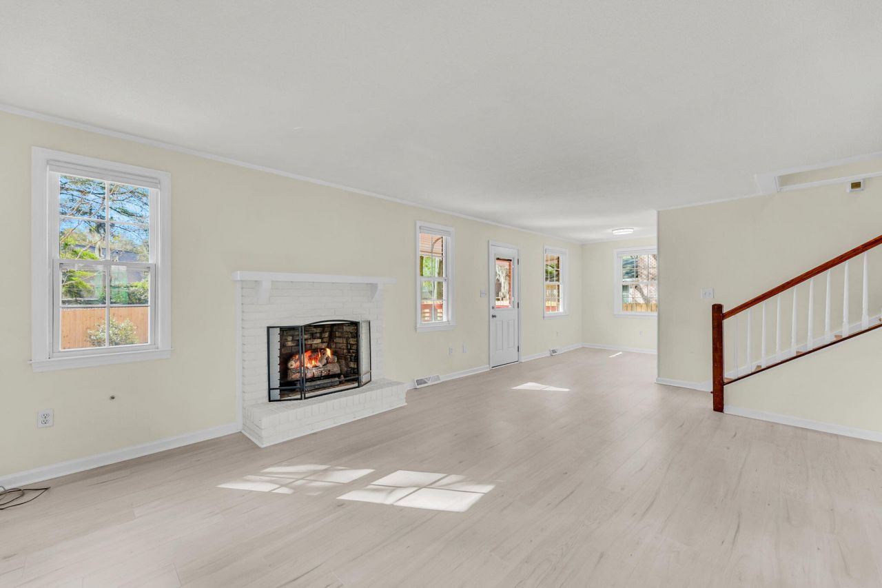 621 Fort Johnson Road Photo 8