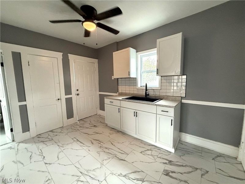 12005 Farringdon Avenue, Cleveland, OH 44105 Photo 5