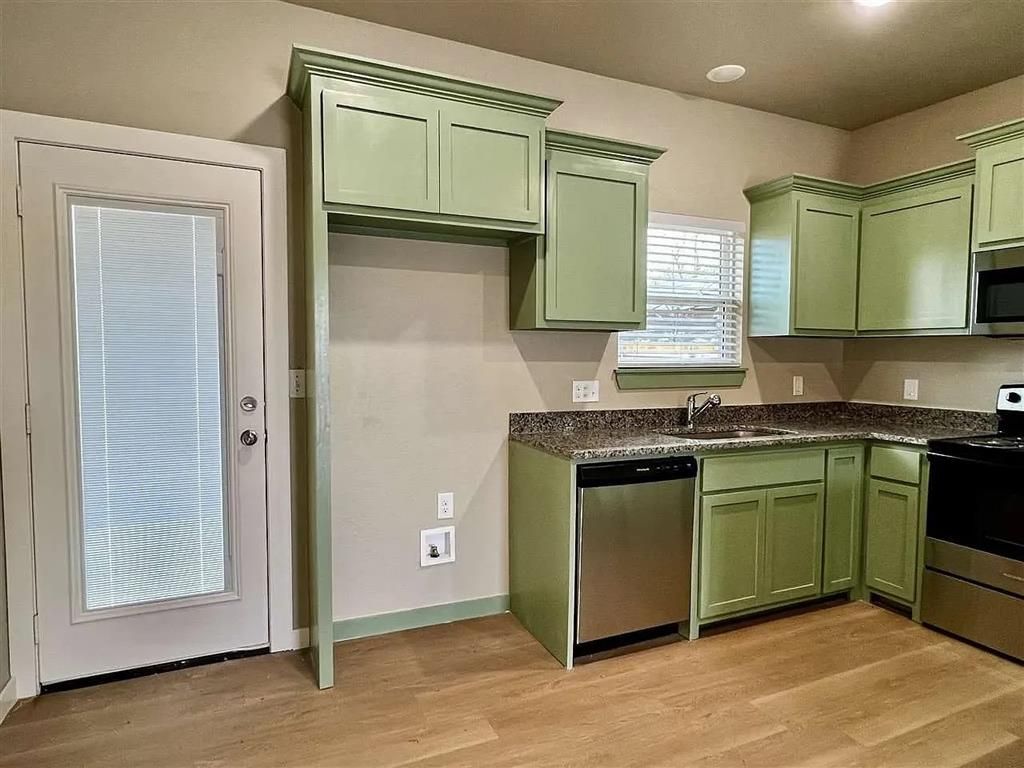 208 E Oklahoma, Blackwell, OK 74631 Main Photo