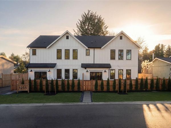 1255 Dunsterville Ave, Unit B, Saanich, BC V8Z 2W9