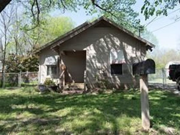 707 Ritchey Street , Gainesville, TX 76240