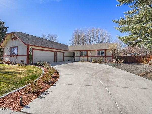 1714 Bougainvillea Drive, Minden, NV 89423