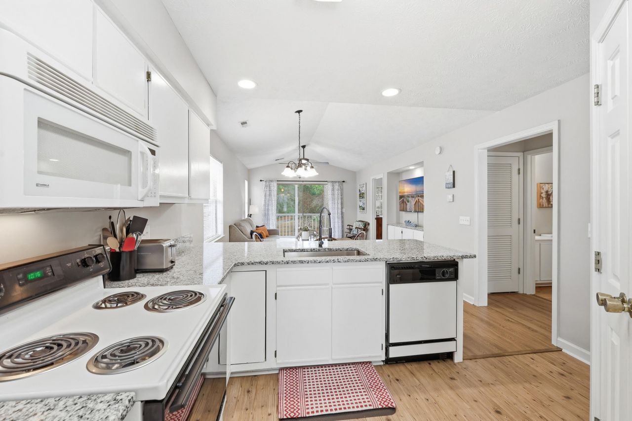 23 Pinehurst Ln. Photo 11