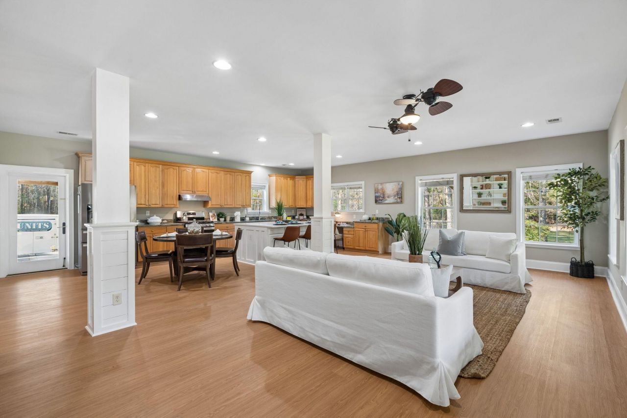 2490 Hunting Road Photo 13