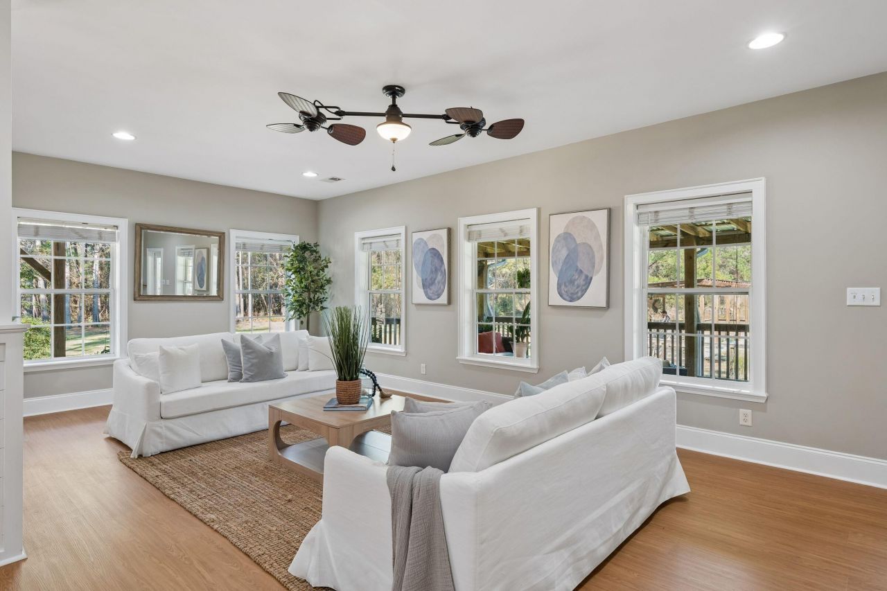 2490 Hunting Road Photo 17