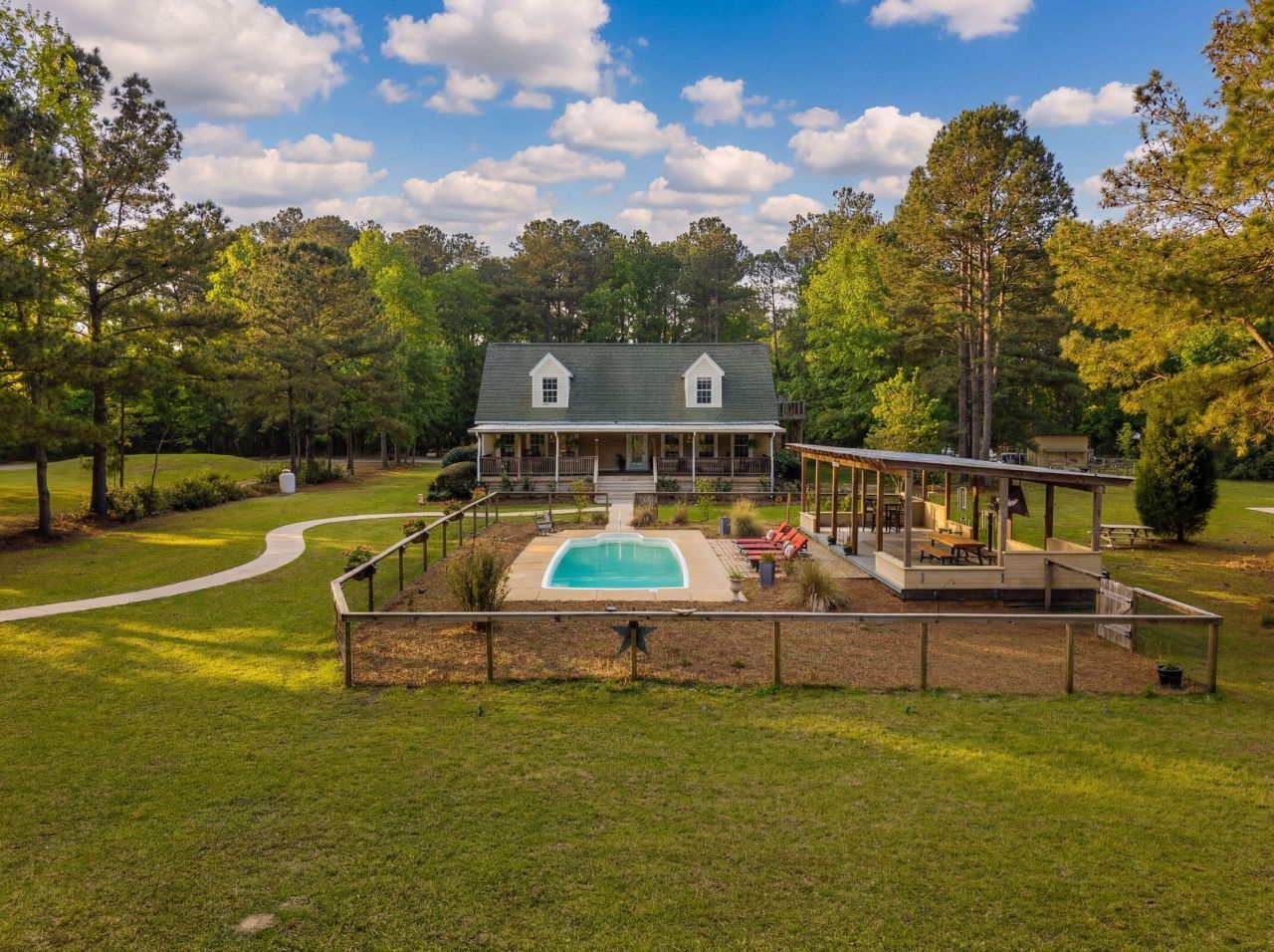 2490 Hunting Road Photo 2