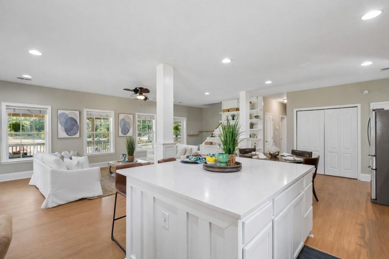 2490 Hunting Road Photo 25