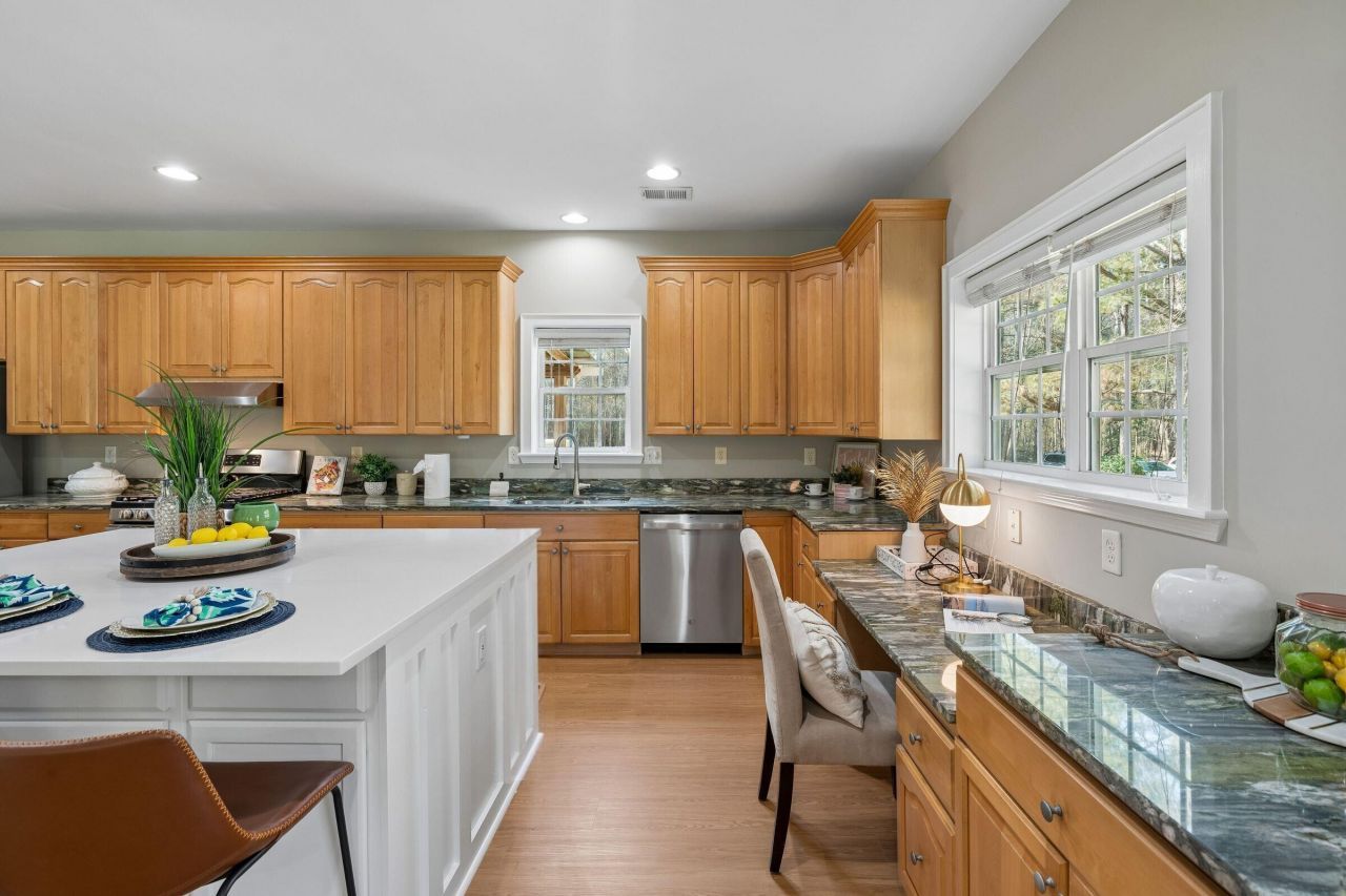 2490 Hunting Road Photo 26