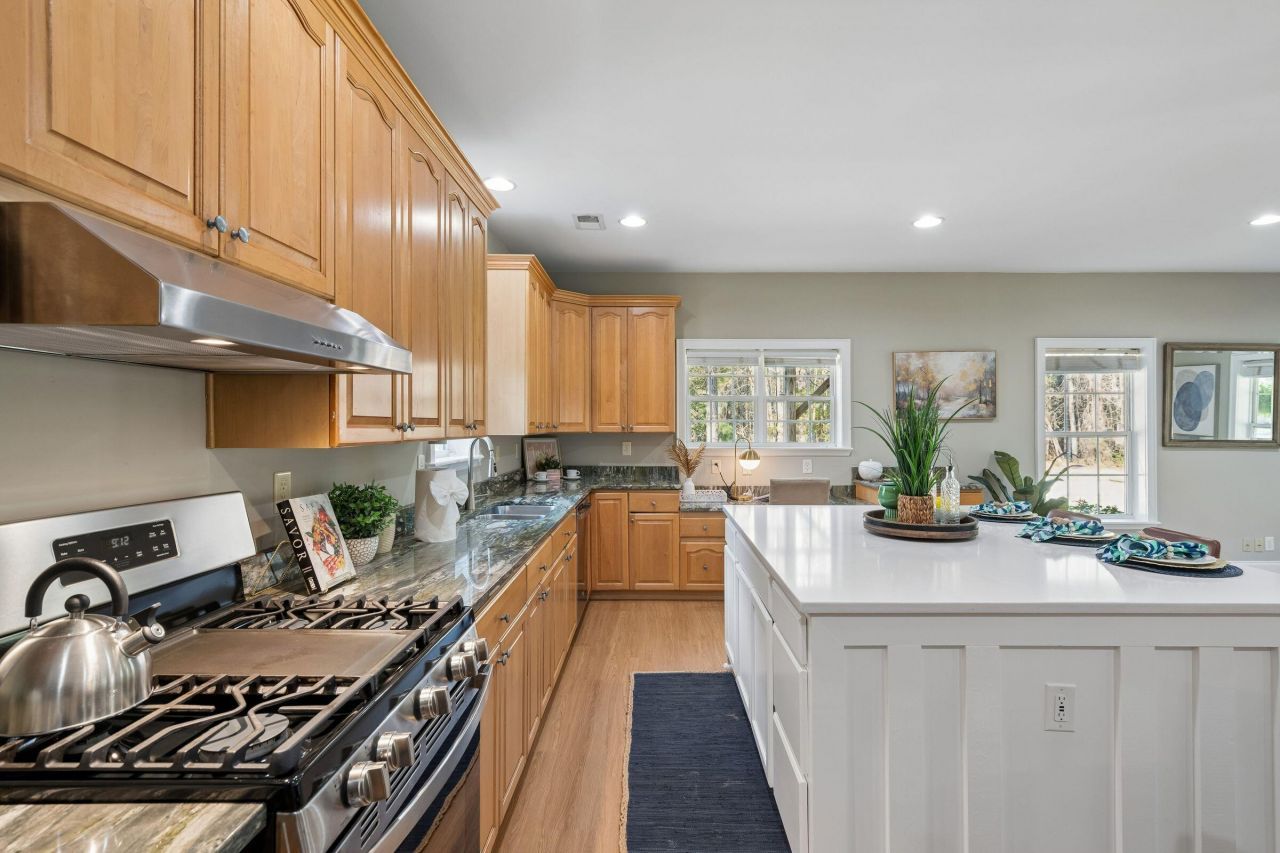 2490 Hunting Road Photo 27