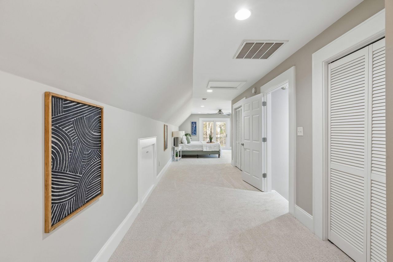 2490 Hunting Road Photo 30