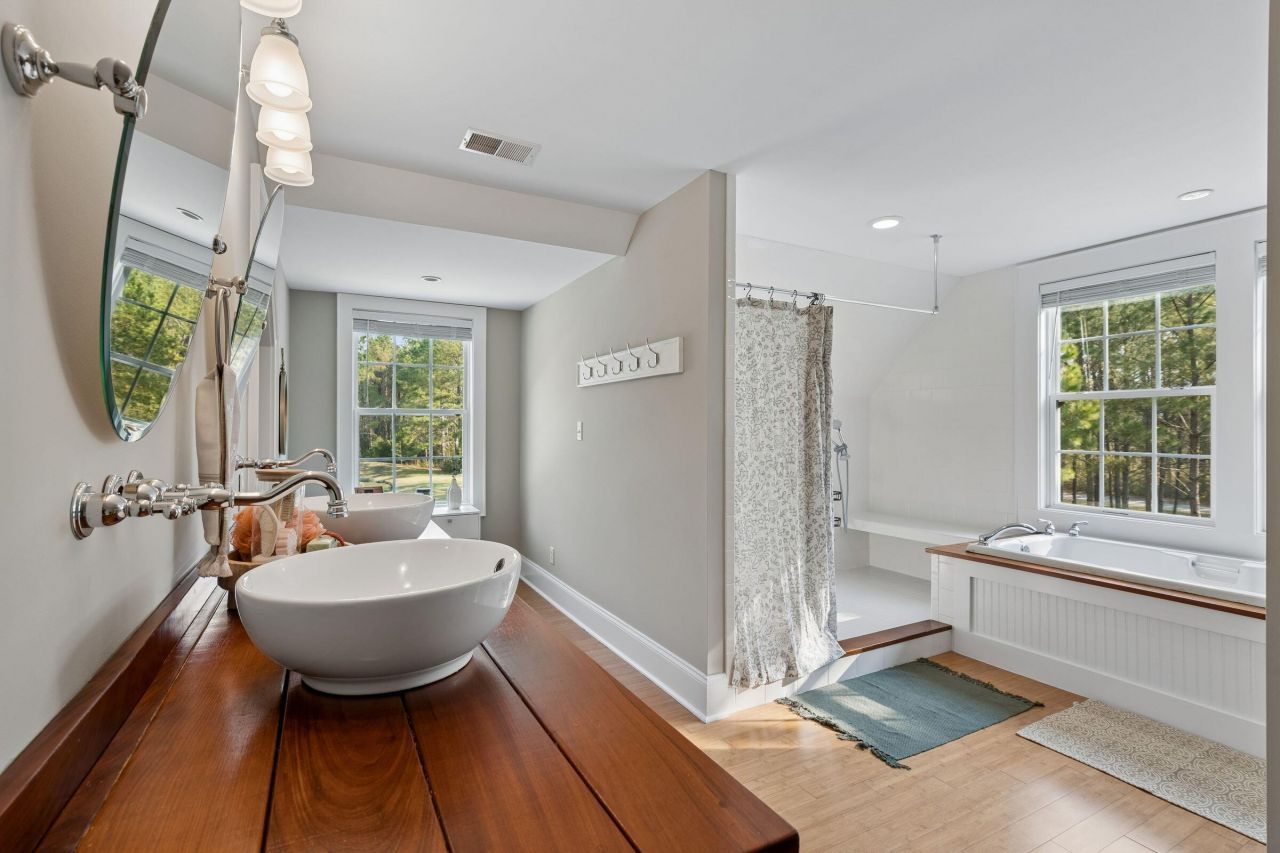 2490 Hunting Road Photo 37