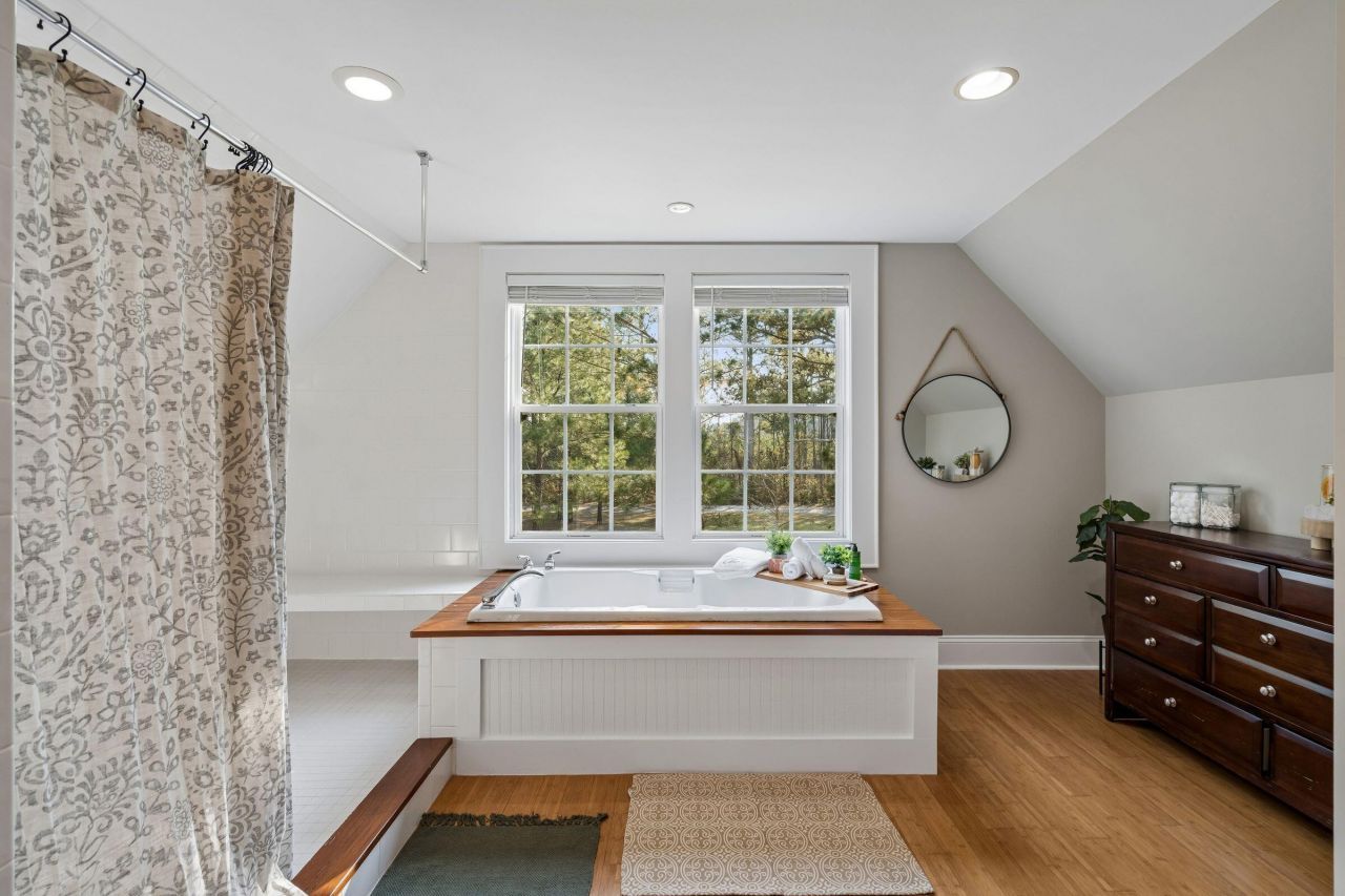 2490 Hunting Road Photo 40