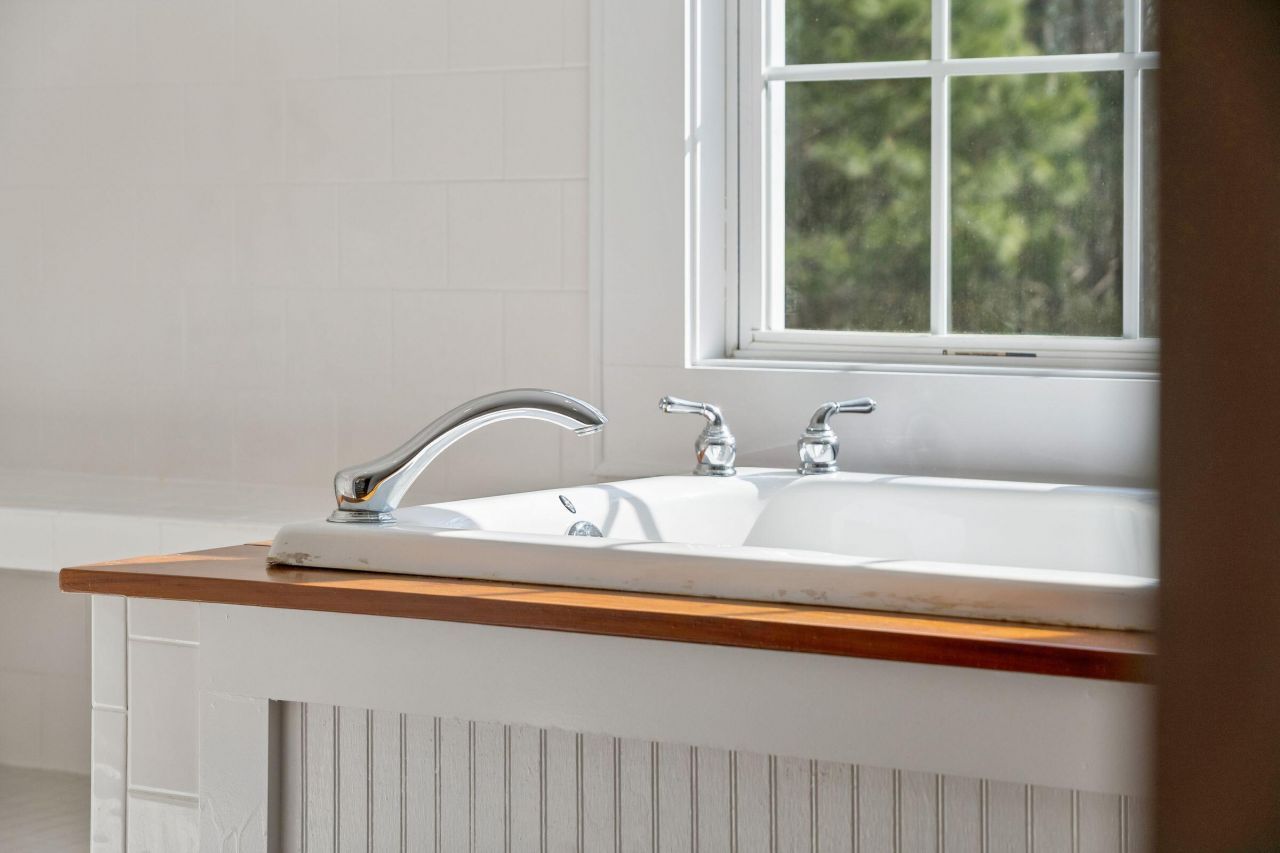 2490 Hunting Road Photo 42