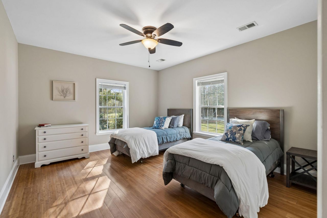 2490 Hunting Road Photo 48