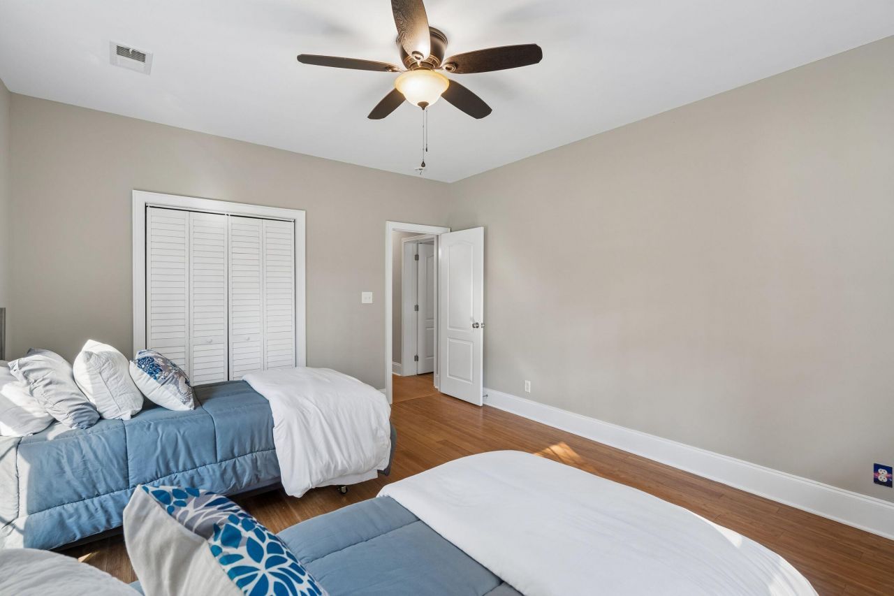 2490 Hunting Road Photo 49