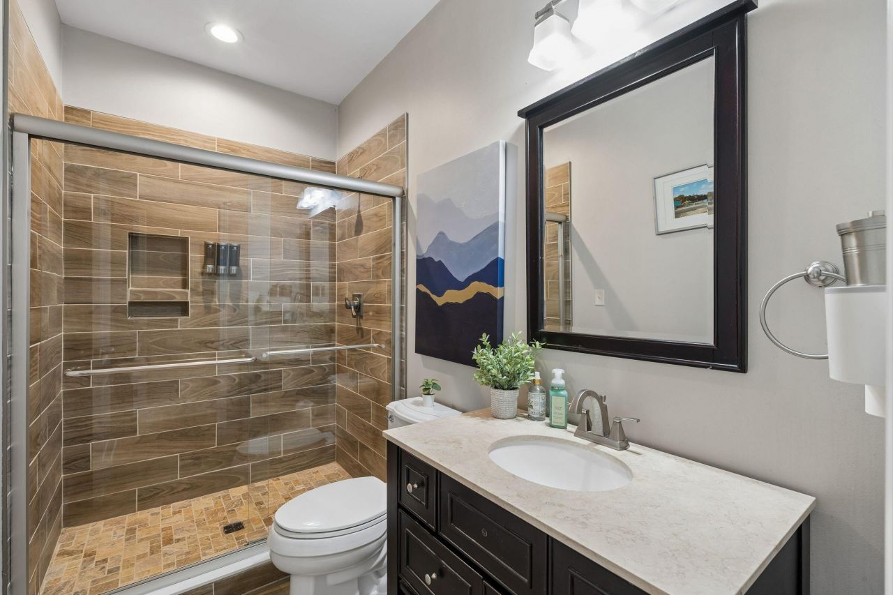 2490 Hunting Road Photo 50