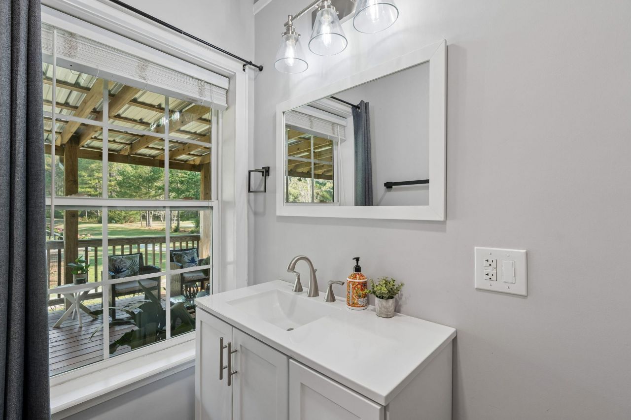 2490 Hunting Road Photo 55