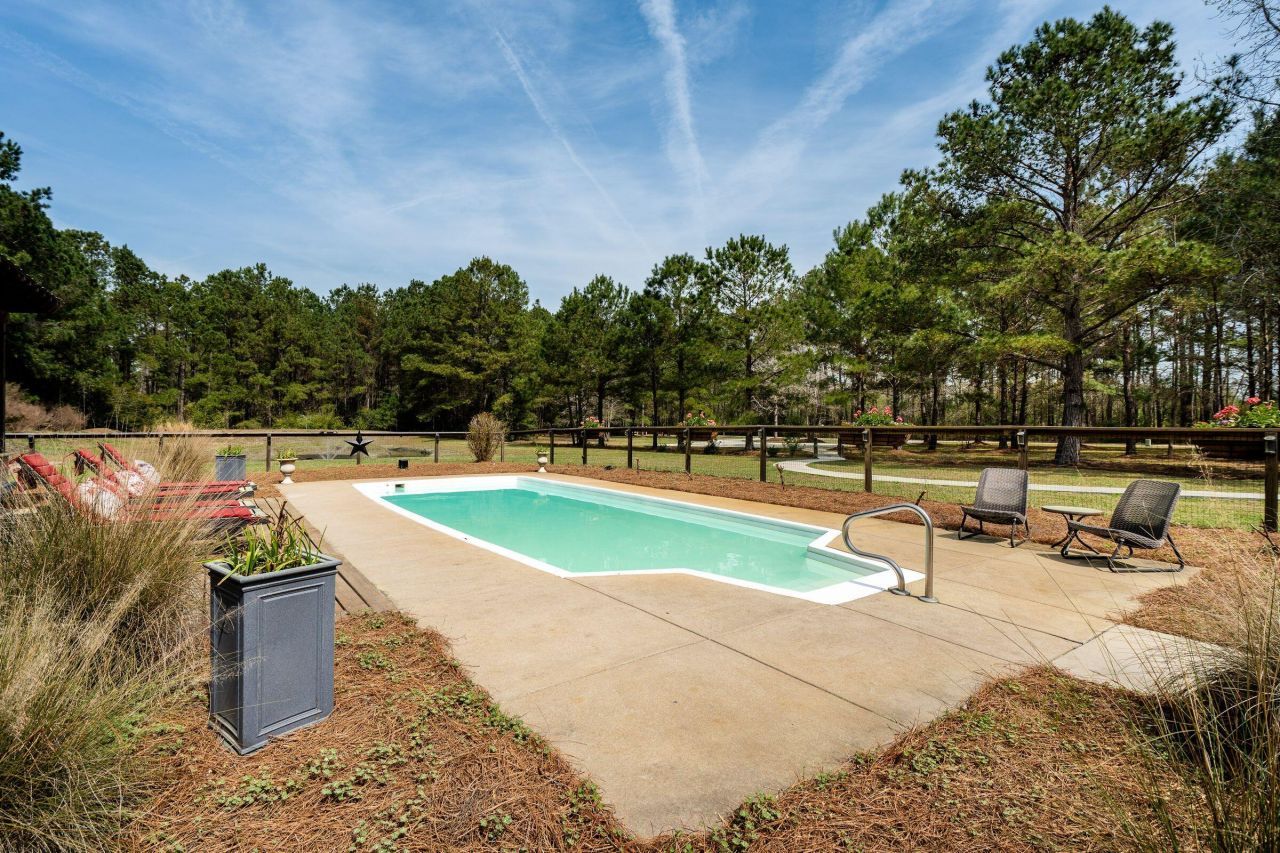 2490 Hunting Road Photo 59