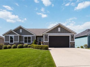 11104 N Belleview Avenue, Kansas City, MO 64155