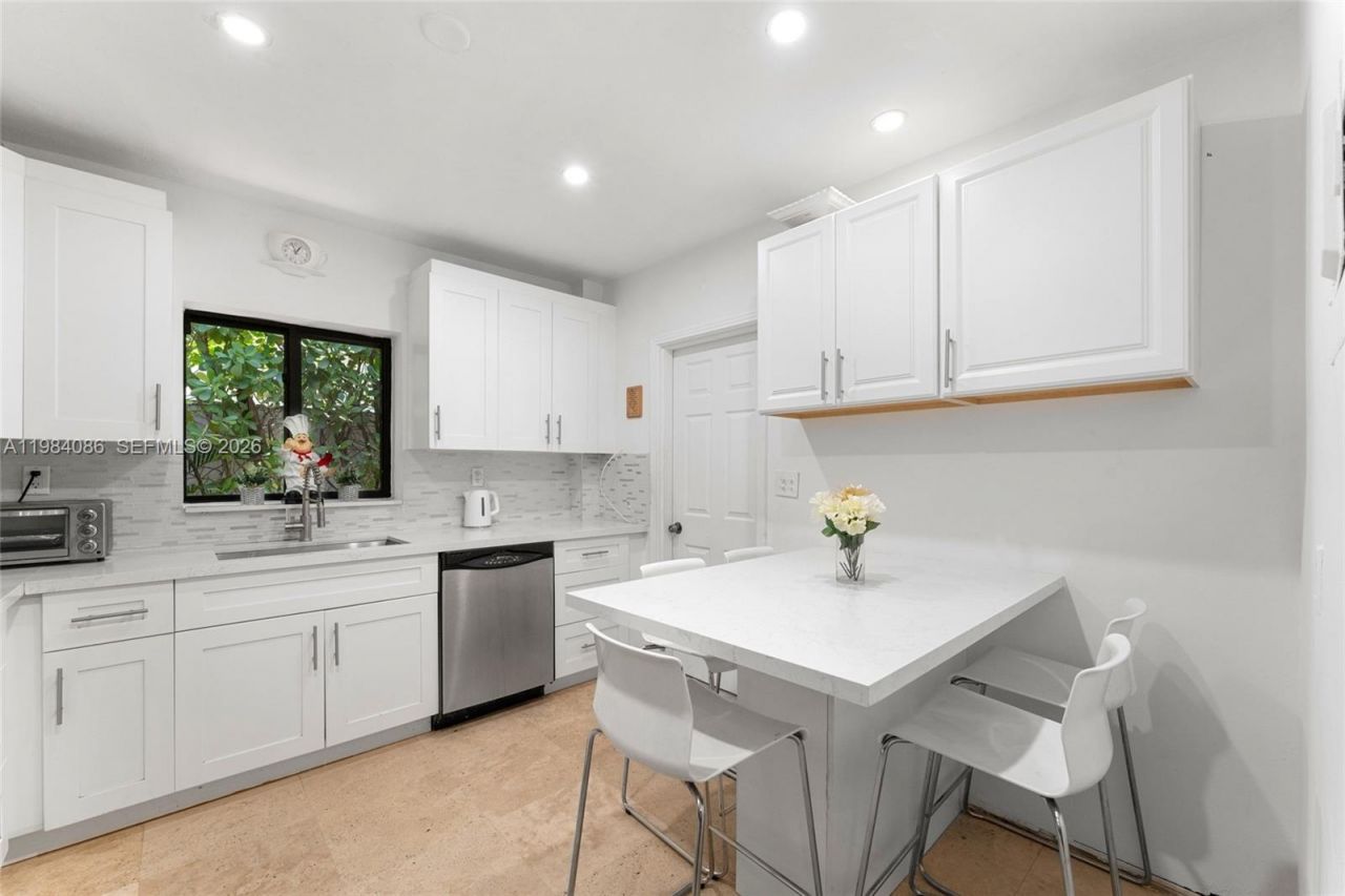 2054 Alton Rd , Miami Beach, FL 33140 Photo