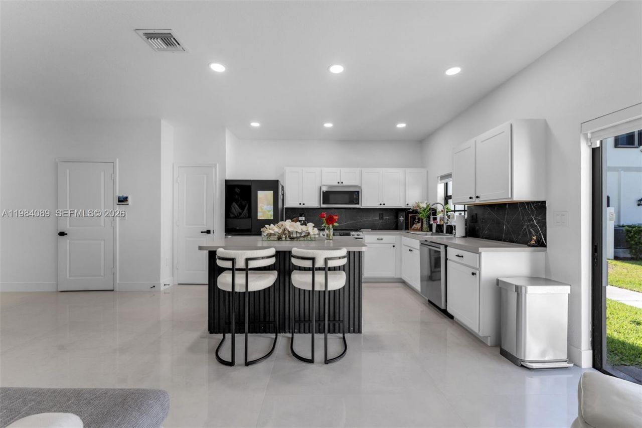 617 SW 11th St, Florida City, FL 33034 Photo