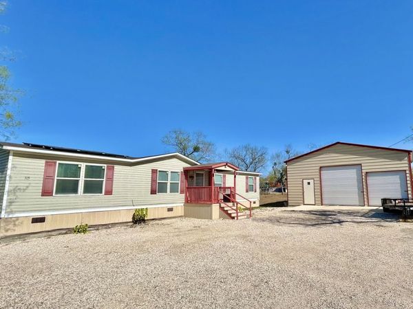 115 E 4TH Street, Natalia, TX 78059