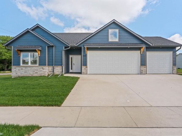 2320 Heritage Lane, Iowa Falls, IA 50126