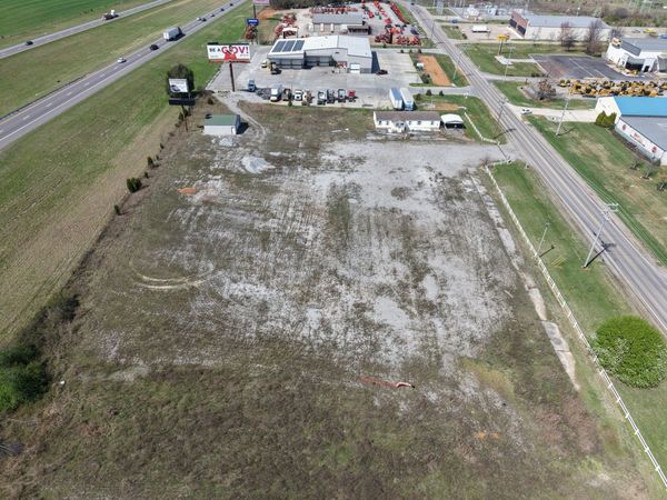 570 Alfred Thun Rd , Clarksville, TN 37040