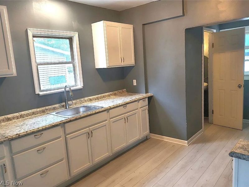 877 Hammel Street, Akron, OH 44306 Photo 2