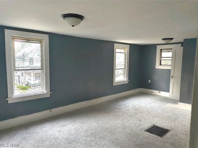 877 Hammel Street, Akron, OH 44306 Photo 3