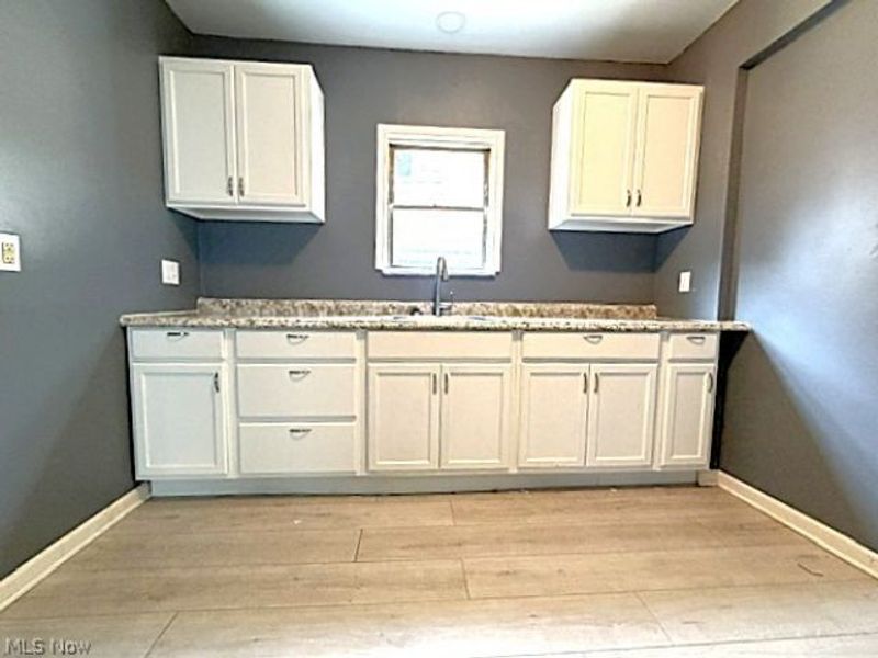 877 Hammel Street, Akron, OH 44306 Photo 3