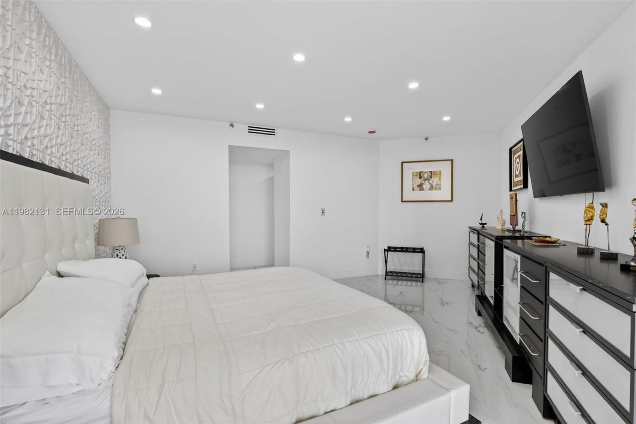 4000 Island Blvd, Unit 2301, Aventura, FL 33160 Photo