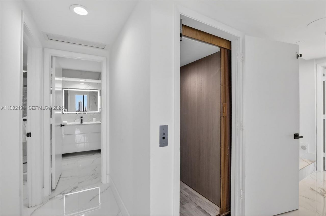 4000 Island Blvd, Unit 2301, Aventura, FL 33160 Photo