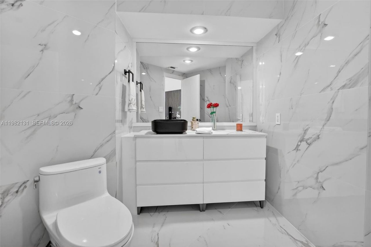 4000 Island Blvd, Unit 2301, Aventura, FL 33160 Photo