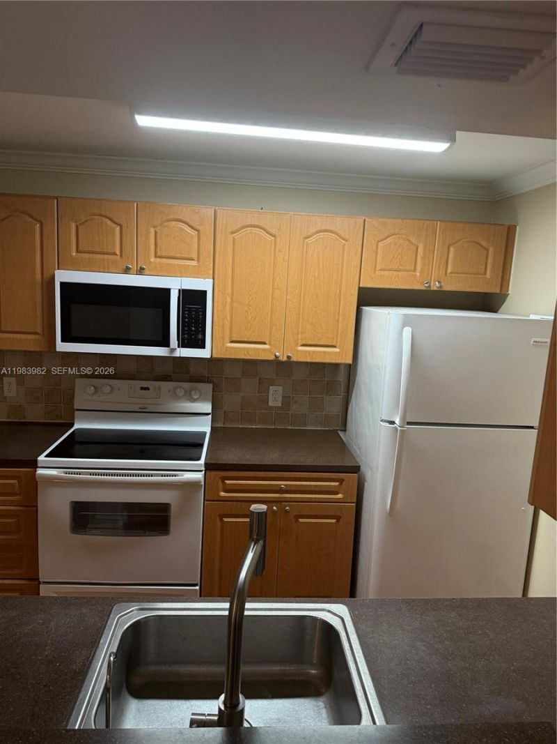 7165 NW 186th St, Unit A204, Hialeah, FL 33015 Photo