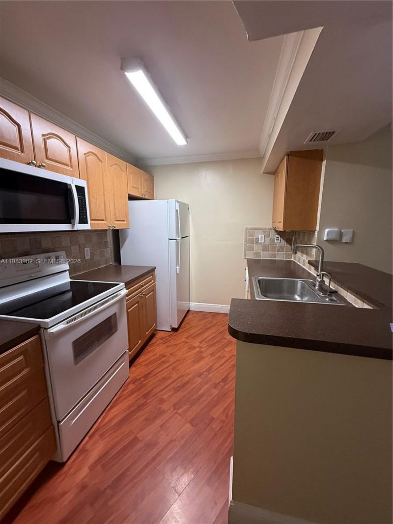 7165 NW 186th St, Unit A204, Hialeah, FL 33015 Photo