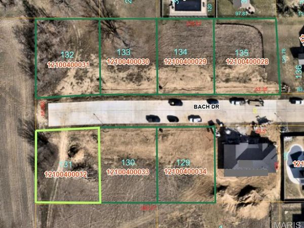 900 Bach Dr , Millstadt, IL 62260