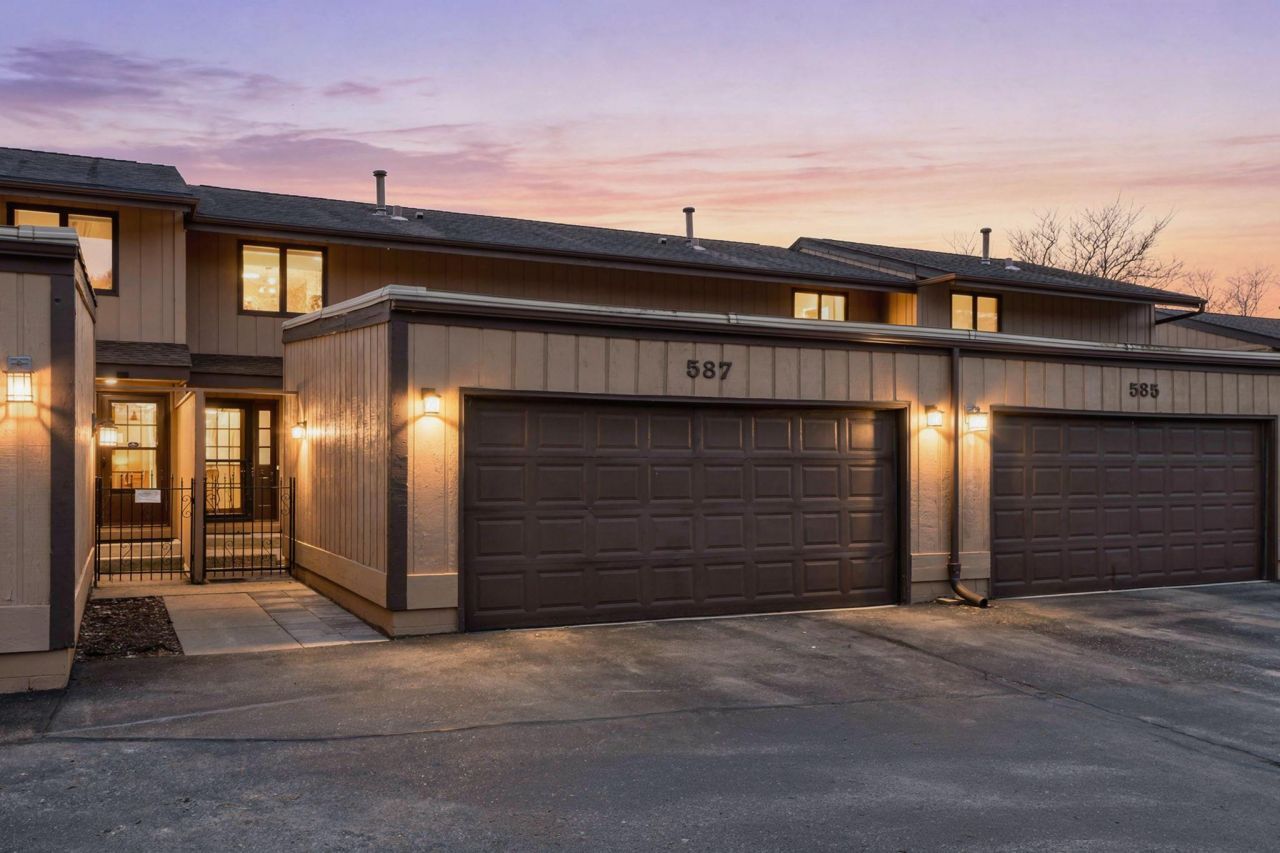 587 Locust Street S, Prescott, WI 54021